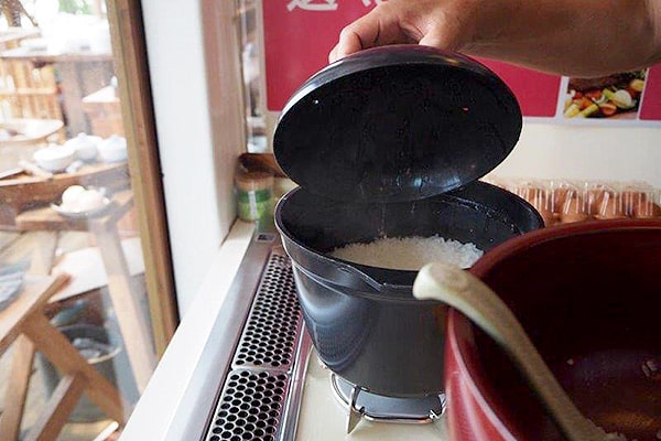 最新のコンロを使って
土鍋の美味しいご飯を満喫。